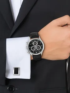 Détail de la montre à quartz TOMI pour homme avec bracelet en cuir noir et cadran multiple