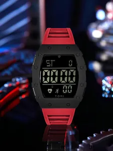 Detailansicht der TOMI Digital-Sportuhr mit großem LED-Display und rotem Silikonarmband