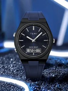 Vue détaillée de la montre de sport TOMI pour hommes avec cadran bleu quadrillé