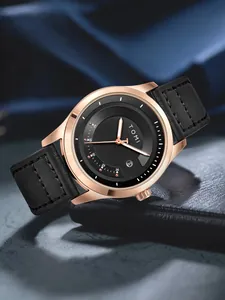 Detailansicht der TOMI minimalistischen Modeuhr mit schwarzem Lederarmband