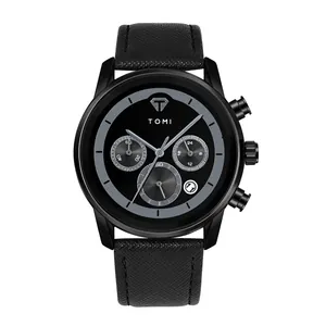 Professionelle TOMI Quarz-Herrenuhr mit schwarzem strukturiertem Armband und Multizifferblatt.