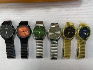 Collection de montres à quartz TOMI pour hommes avec divers cadrans et bracelets.