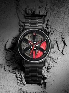 Dettaglio del quadrante a cerchio di auto su orologio al quarzo da uomo nero