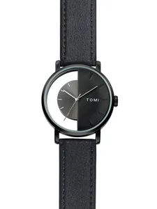 Detailansicht der minimalistischen TOMI-Uhr mit einzigartigem transparentem Zifferblatt