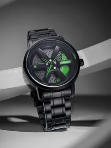 Dettaglio dell'orologio al quarzo da uomo NS con quadrante creativo a mo' di cerchione