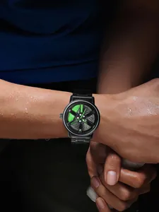 Orologio al quarzo da uomo con quadrante a cerchio auto e dettaglio pinza verde