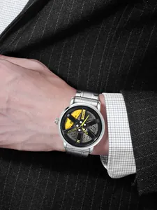 Orologio da uomo in acciaio inox con quadrante rotante a forma di cerchione d'auto