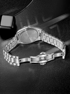 Vue arrière détaillée de la montre TOMI pour hommes avec bracelet acier et boucle papillon