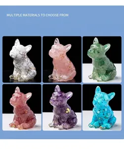 Detailansicht von Französische Bulldogge Figuren aus Naturkristall und Kunstharz
