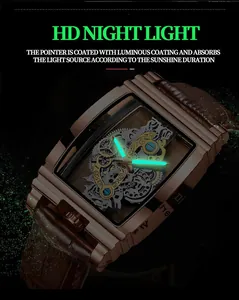 Vue macro détaillée d'une montre squelette tonneau avec aiguilles lumineuses vertes