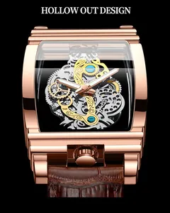 Gros plan d'une montre tonneau pour homme avec mouvement squelette et boîtier or rose.