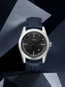 Vue détaillée de la montre à quartz TOMI avec lunette cannelée et affichage de la date
