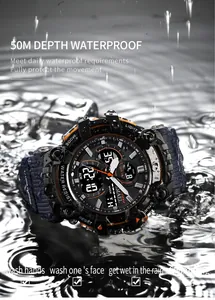 Makroaufnahme der wasserdichten SMAEL Digitalsportuhr in Wasserwellen getaucht.