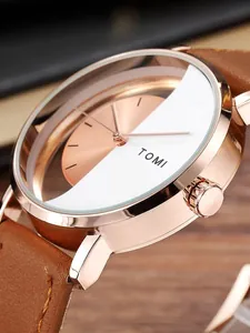Detailansicht der TOMI Uhr mit hohlem Gehäuse in Roségold und weißem Zifferblatt