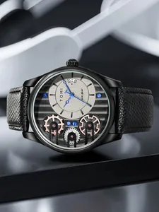 Primo piano dell'orologio al quarzo TOMI da uomo con design a ingranaggi e lancette blu