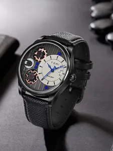 Vista dettagliata dell'orologio al quarzo da uomo TOMI con cinturino in pelle nera