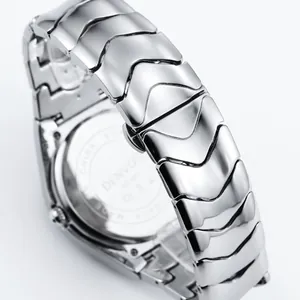 Montre de sport Y2K pour homme avec bracelet métallique argenté unique, vue arrière