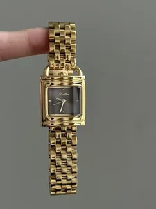 Élégante montre carrée dorée pour femme style cadenas avec cadran gris et bracelet métal