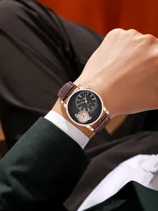 Primo piano dell'orologio al quarzo TOMI con cassa in oro rosa e cinturino in pelle marrone