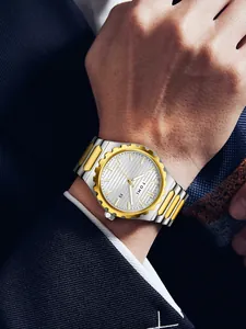 Elegante orologio da uomo TOMI con cinturino bicolore in acciaio e quadrante strutturato