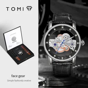 TOMI Herren-Quarzuhr mit Skelett-Zifferblatt, schwarzem Lederarmband und Zusatzband in Box
