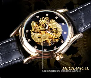 Vue détaillée de la montre squelette Forsining pour homme avec cadran dragon doré complexe