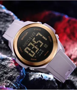 Détail de la montre de sport SANDA avec bracelet violet et lunette en or rose