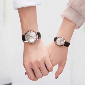 Minimalistische TOMI Quarz-Paaruhren mit braunen Lederarmbändern für Damen und Herren