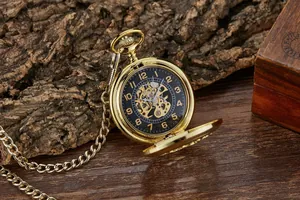 Vue détaillée de la montre à gousset mécanique squelette en or vintage avec cadran