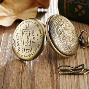 Vista detallada de reloj de bolsillo vintage en bronce con grabado 'To My Son' y arte
