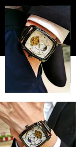 Détail de la montre automatique carrée squelette pour homme avec bracelet en cuir