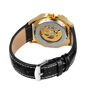 Vue rapprochée du dos d'une montre mécanique automatique squelette pour homme en cuir