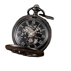 Montre à gousset mécanique squelette vintage avec chiffres romains et boîtier noir mat