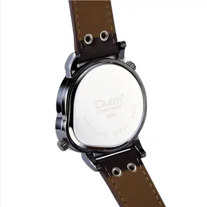 Vue détaillée du fond de boîte en acier de la montre pour homme Oulm avec logo