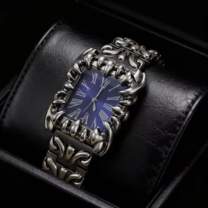 Ανδρικό ρολόι quartz με σχέδιο νύχια γοτθικού στυλ και μπλε ορθογώνιο καντράν-μπρασελέ