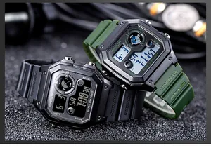 Zwei quadratische Sanda Digitaluhren mit 30m Wasserdichtigkeit und robustem Silikonarmband