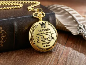 Grabado detallado en reloj de bolsillo dorado vintage para abuelo con I Love You