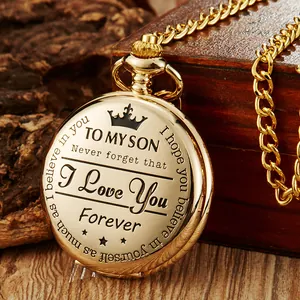 Reloj de bolsillo dorado grabado para hijo con mensaje inspirador sobre madera