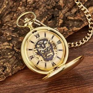 Montre à gousset mécanique dorée avec cadran squelette tête de mort et chiffres romains