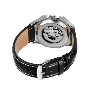Gros plan du boîtier de montre automatique T-WINNER avec mouvement squelette visible
