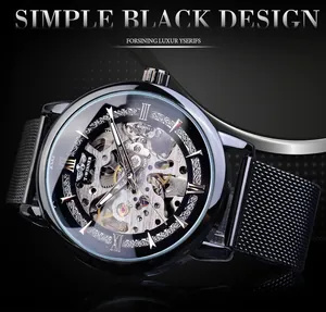 Vue macro détaillée d'une élégante montre mécanique squelette noire avec bracelet