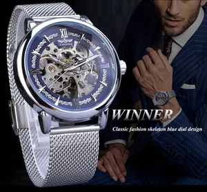 Vue détaillée de la montre mécanique squelette Winner pour homme, cadran bleu.