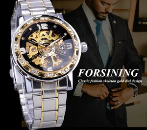 Vue détaillée de la montre automatique Forsining pour hommes avec strass dorés et or