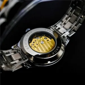 Montre mécanique automatique SEWOR avec un design de fond de boîtier squelette transparent luxe