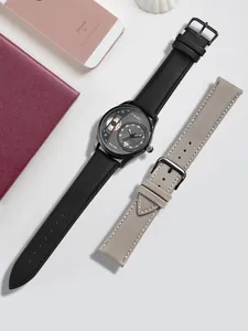 Vue détaillée du cadran de la montre TOMI avec un bracelet en cuir gris supplémentaire