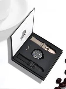 Coffret cadeau montre homme TOMI avec deux bracelets en cuir interchangeables, style épuré.