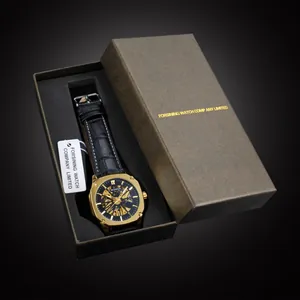 Vue détaillée de la montre automatique squelette or T-WINNER dans son emballage cadeau de luxe