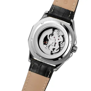 Vue macro détaillée montrant le mouvement automatique de la montre T-WINNER homme