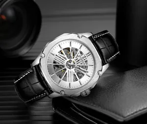 Détail de la montre automatique squelette T-WINNER avec bracelet en cuir noir.