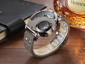 Vista detallada del reloj MILER para hombre estilo steampunk con doble esfera y correa.